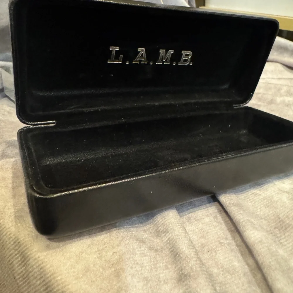 L.A.M.B.‎ Elegant Black Eyeglass Holder
